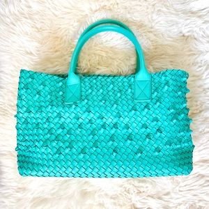 Limited Edition! BV Cabat shopping bag in mint intrecciato leather